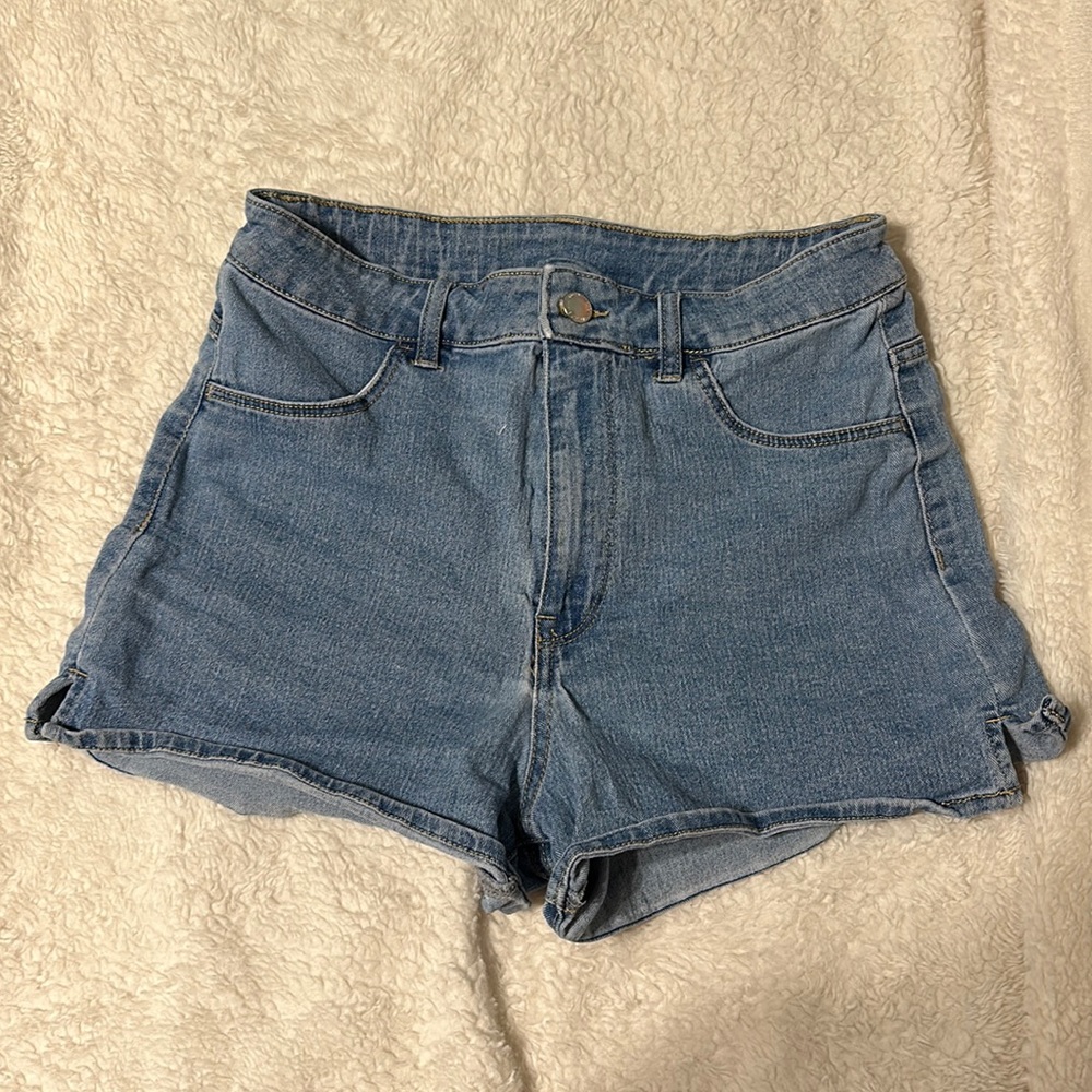 H&M Women’s Blue Jean Shorts, size US 6, fits very well